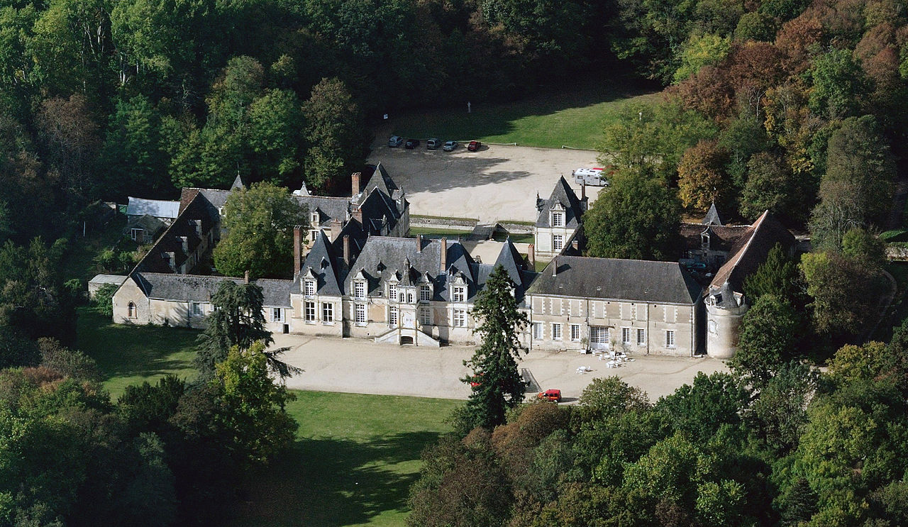VILLESAVIN CASTLE